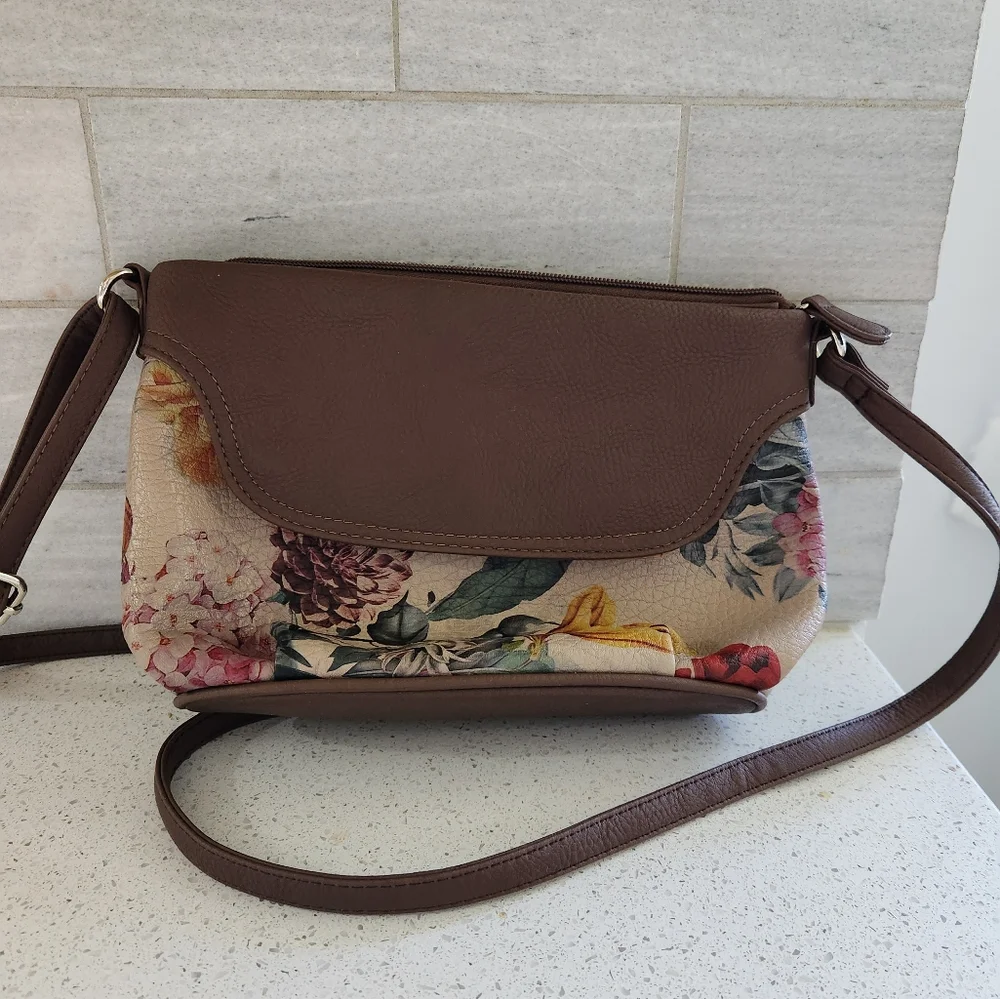 NWOT St. John's Bay Crossbody Purse - Picture 7 of 8